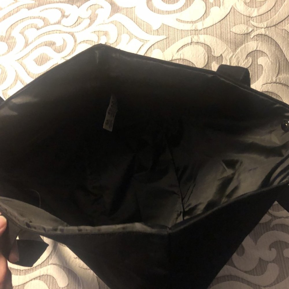 The Body Shop Black Friday Tote Bag Purse Beauty - Picture 4 of 4